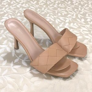 Top Moda Heels Womens size 10 Beige Open Toe Slip On Stiletto Casual Party Woven
